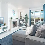 Sat2 - Modern 2 Bedroom Apartment With Ocean View